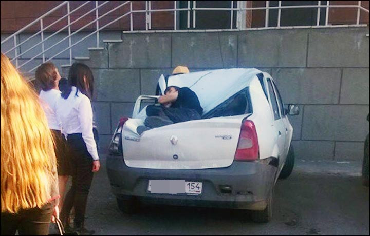 Un tanar din Rusia a incercat sa isi impresioneze iubita cu o cascadorie la etajul 23. Cum i-a salvat viata Loganul vecinului