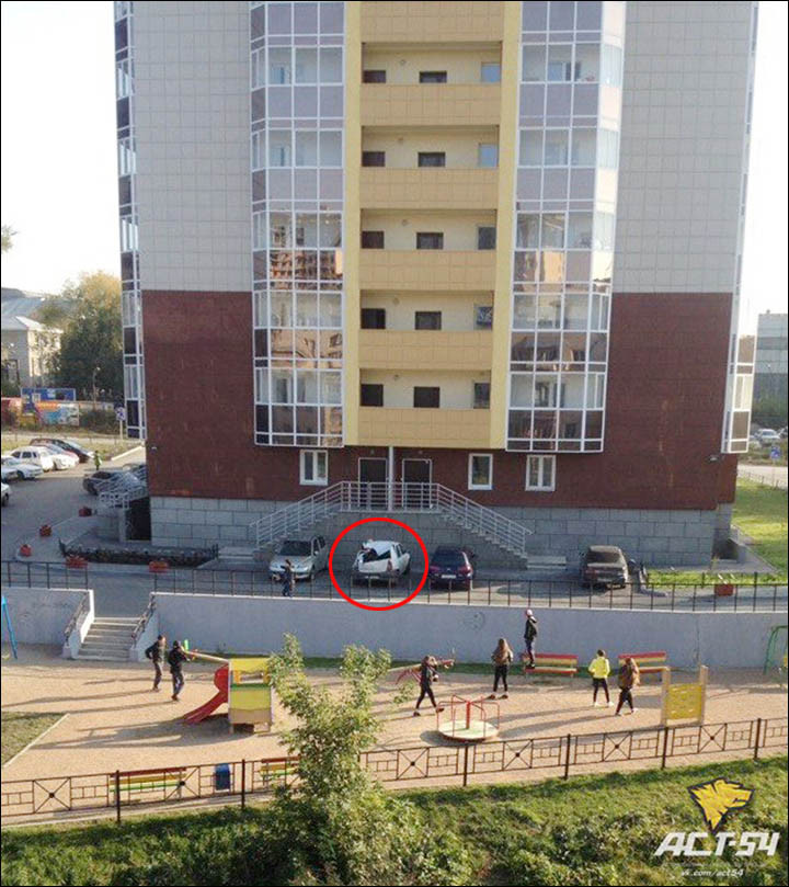 cazut de la etajul 23 pe un Logan