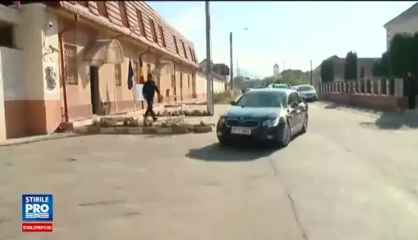 Proteste ale angajatiilor din penitenciare. Ministrul Justitiei: Noi avem o placinta, din asta ne hranim cu totii