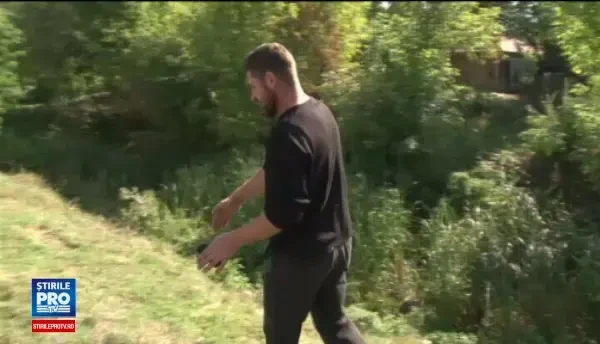 Copil strivit de un stalp de beton, intr-un sat din Bacau. Cine ar fi de vina pentru incidentul tragic