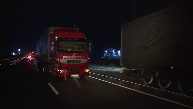O femeie a murit si un barbat e grav ranit, dupa ce au fost loviti de un TIR, pe soseaua de centura. Ce au povestit martorii