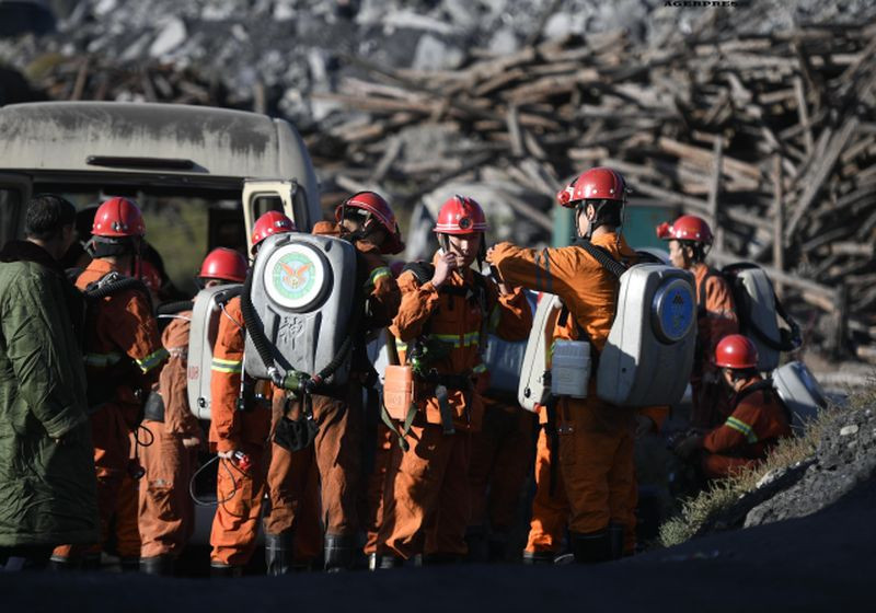 Explozie provocata de o acumulare gaz la o mina de carbune din China. 18 oameni au decedat, iar 2 sunt dati disparuti