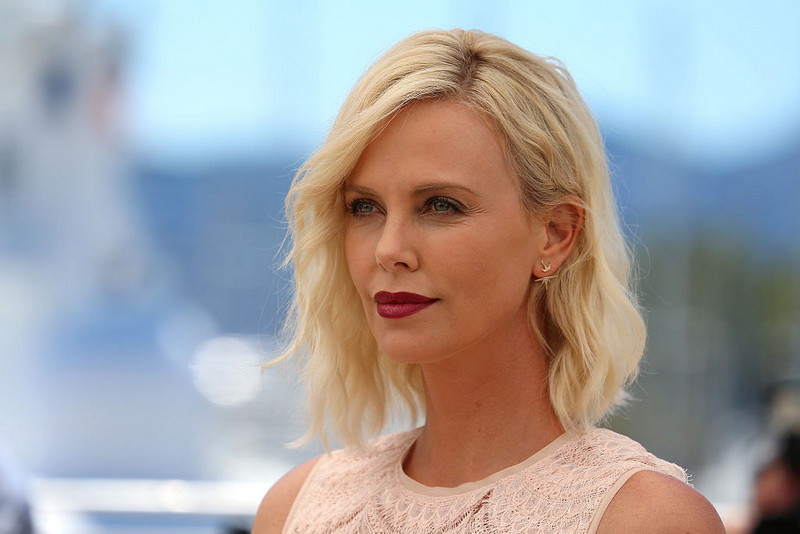 Charlize Theron nu mai arata asa. Motivul pentru care actrita s-a ingrasat 15 kilograme. FOTO