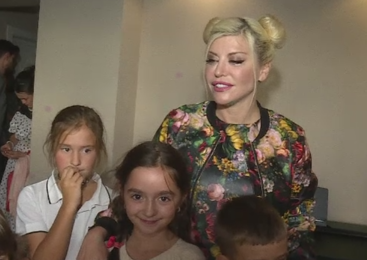 Atelierul de Muzica al Loredanei, unde copiii invata sa cante, dar si sa fie actori. "Ma simt din nou copil"