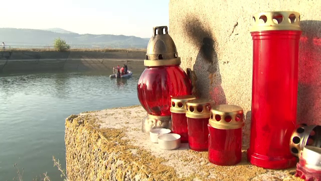 Copilul de 11 ani care a vrut sa salveze de la inec o fata, gasit mort. Tanara si-a pierdut si ea viata