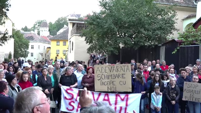 Mizeria din Spitalul Municipal din Sighisoara i-a impins pe oameni sa iasa la protest. Cer demisia managerului