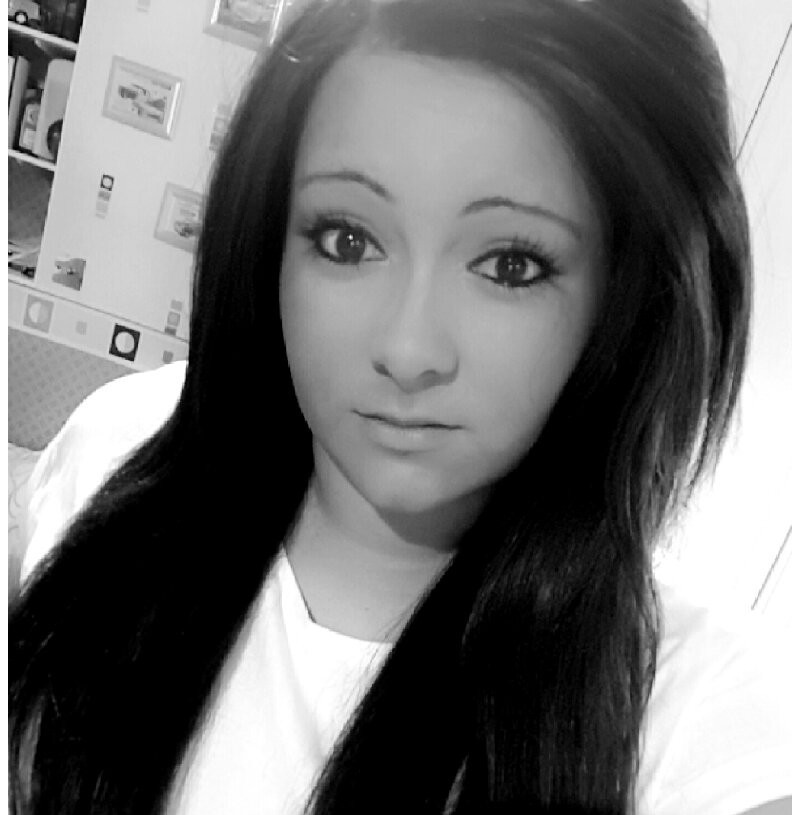 Din cauza fostului iubit, s-a imbolnavit si a vrut sa se sinucida. Cum arata acum fata, dupa ce l-a parasit. FOTO