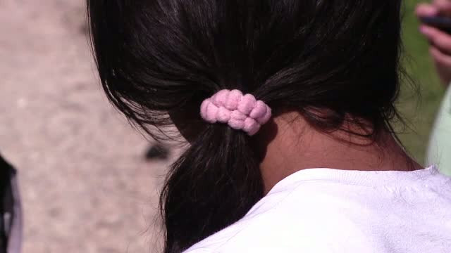 Barbat din Zarnesti, arestat preventiv dupa ce si-ar fi injunghiat o vecina si pe fiica ei. De la ce a pornit totul