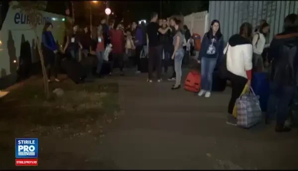 Studentii au inceput sa isi ocupe locurile in camin. Aici am zacusca, compot de visine