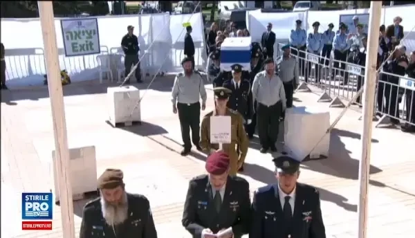 A trecut mult timp. Liderul palestinian si cel israelian si-au strans mana la funerariile lui Shimon Peres