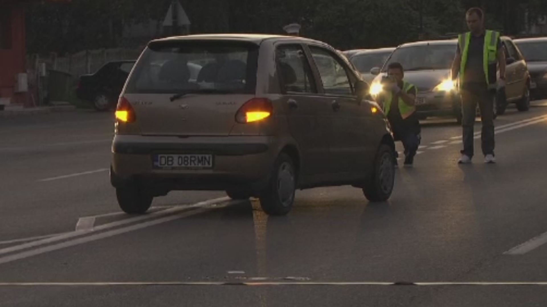 Femeie lovita in plin de o masina, pe trecerea de pietoni, in Targoviste. Cine se afla la volan