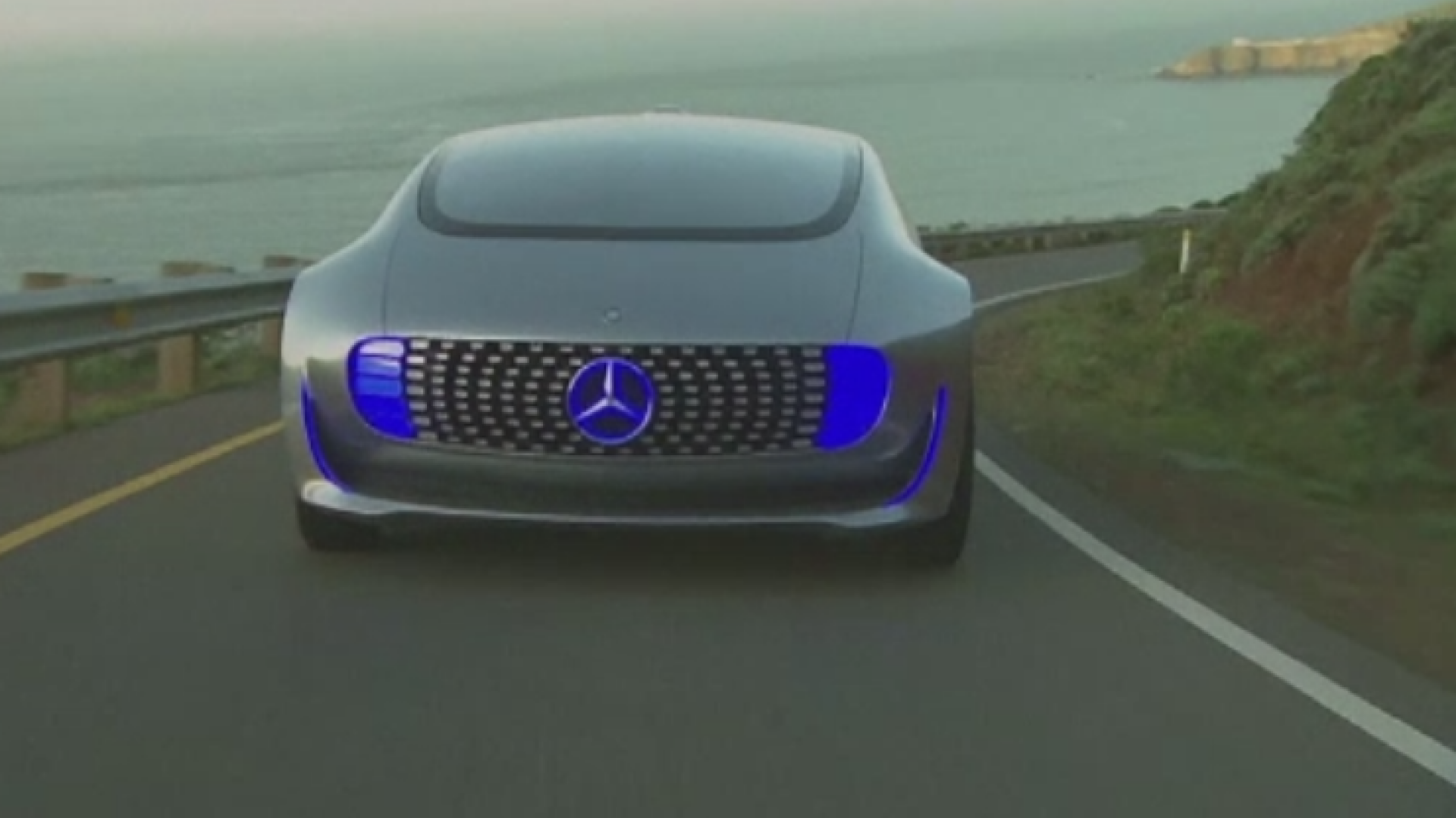 Targul auto de la Paris isi deschide portile pentru public. Masinile care se conduc singure, printre vedetele expozitiei