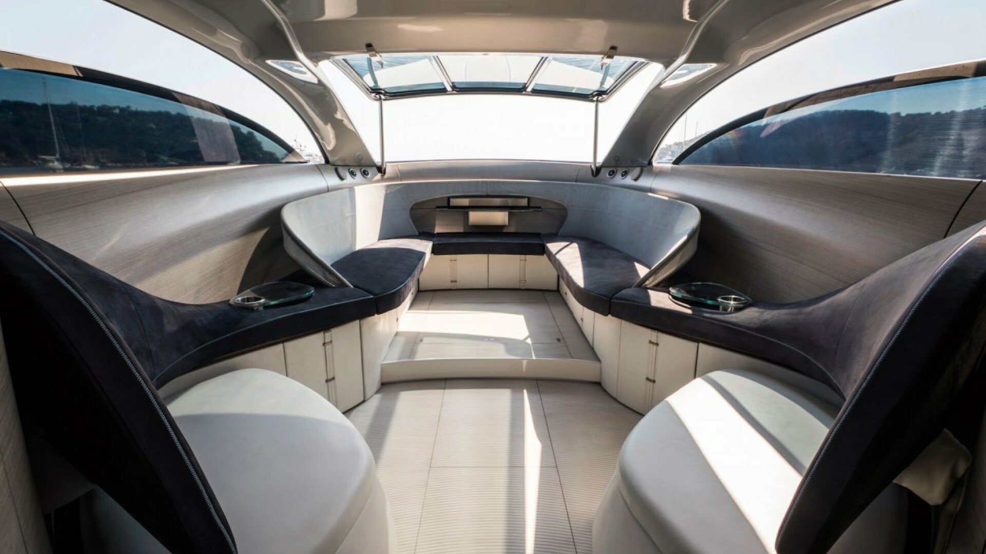 Mercedes a creat un yacht de lux pe care doar 10 oameni din lume il pot cumpara! Cat costa aceasta bijuterie - 8