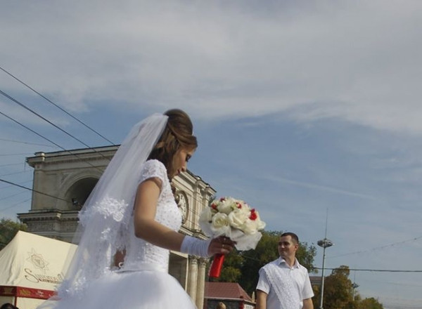 Cum au fost surprinsi doi miri in centrul Chisinaului. Fotografiile au ajuns in presa din Moldova. FOTO