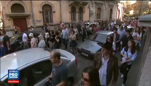 Bucurestiul, la pas pas intr-un tur de poveste. Ce au descoperit cateva sute de oameni in inima cartierului evreiesc