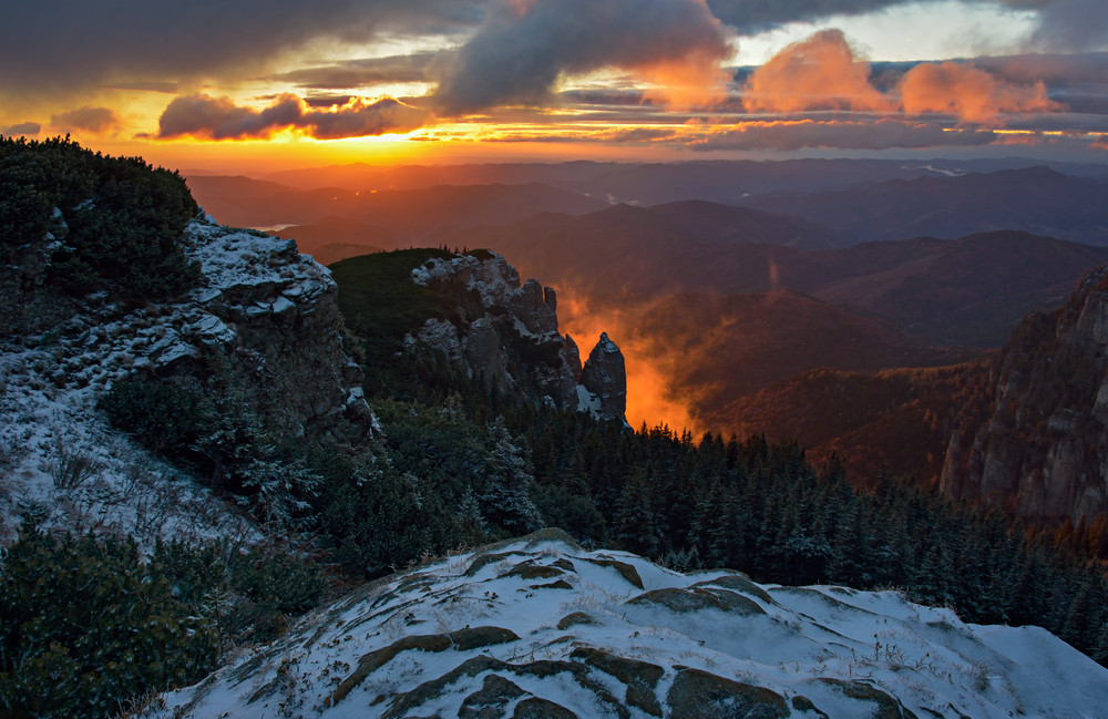 Vremea se raceste semnificativ si ploua in toata tara. Luni seara va ninge in zona montana