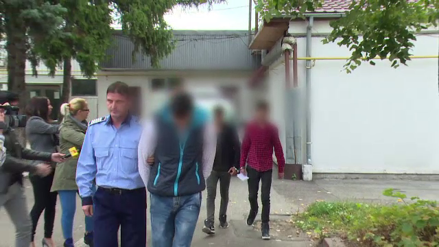 Furau masini si se plimbau cu ele pana ramaneau fara benzina. Cum au fost prinsi trei hoti din Pitesti