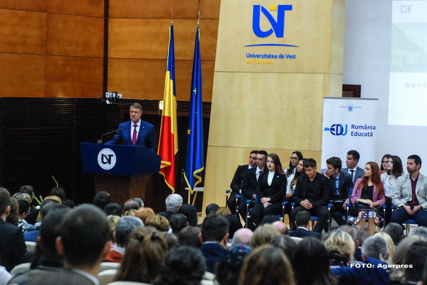 Presedintele Klaus Iohannis, catre studenti: "Implicati-va! Intrati, va rog, in partide"