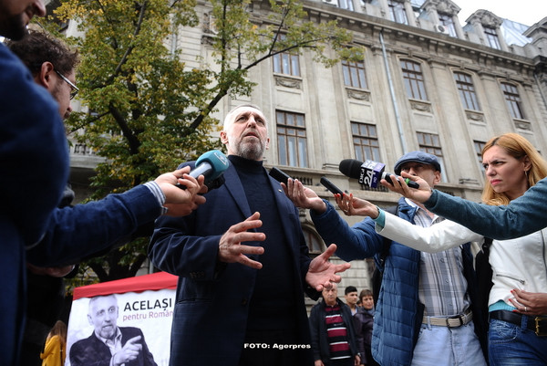 Alegeri parlamentare. Marian Munteanu si-a anuntat candidatura, sub balconul din Piata Universitatii