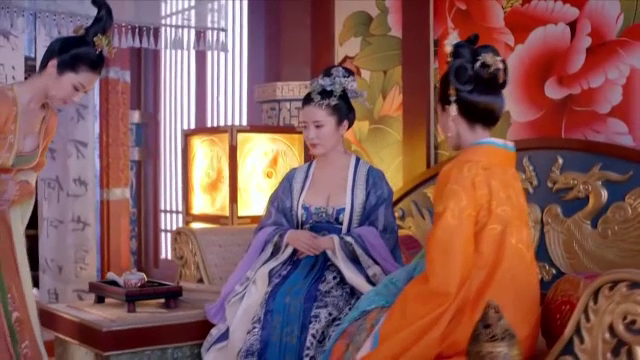 China interzice decolteurile la televizor. Lista controversata a lucrurilor care nu vor mai aparea pe micul ecran