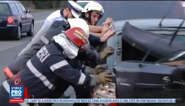 Patru oameni raniti intr-un accident grav, in Timisoara. Manevra imprudenta facuta de un sofer de 20 de ani, fara experienta