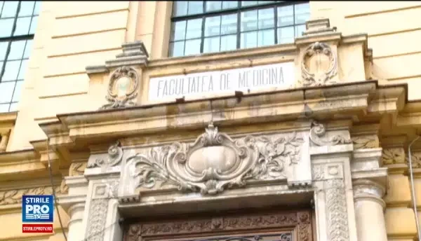 Presedintele si premierul sunt nemultumiti de sistemul de invatamant. Iohannis: Ii minte pe elevi si pe parinti