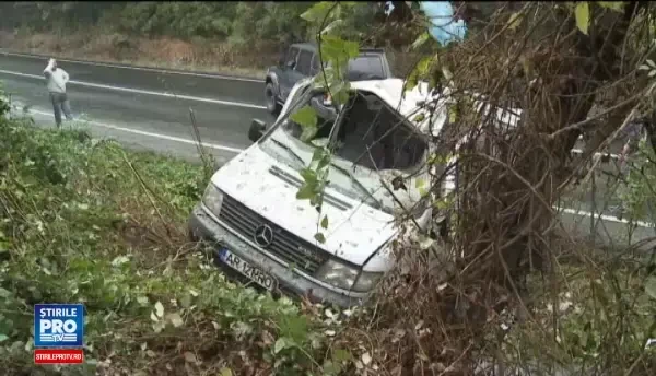 Doua TIR-uri s-au ciocnit, in Arad. Masina de politie sosita la fata locului, implicata si ea intr-un accident usor