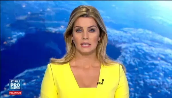 Cod rosu de interventie, dupa un accident de microbuz. 12 oameni au ramas blocati in masina