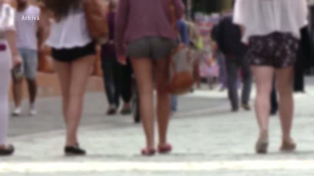 Barbat de 39 de ani din Mures, retinut pentru pornografie infantila. Cum le ademenea pe eleve pe Facebook