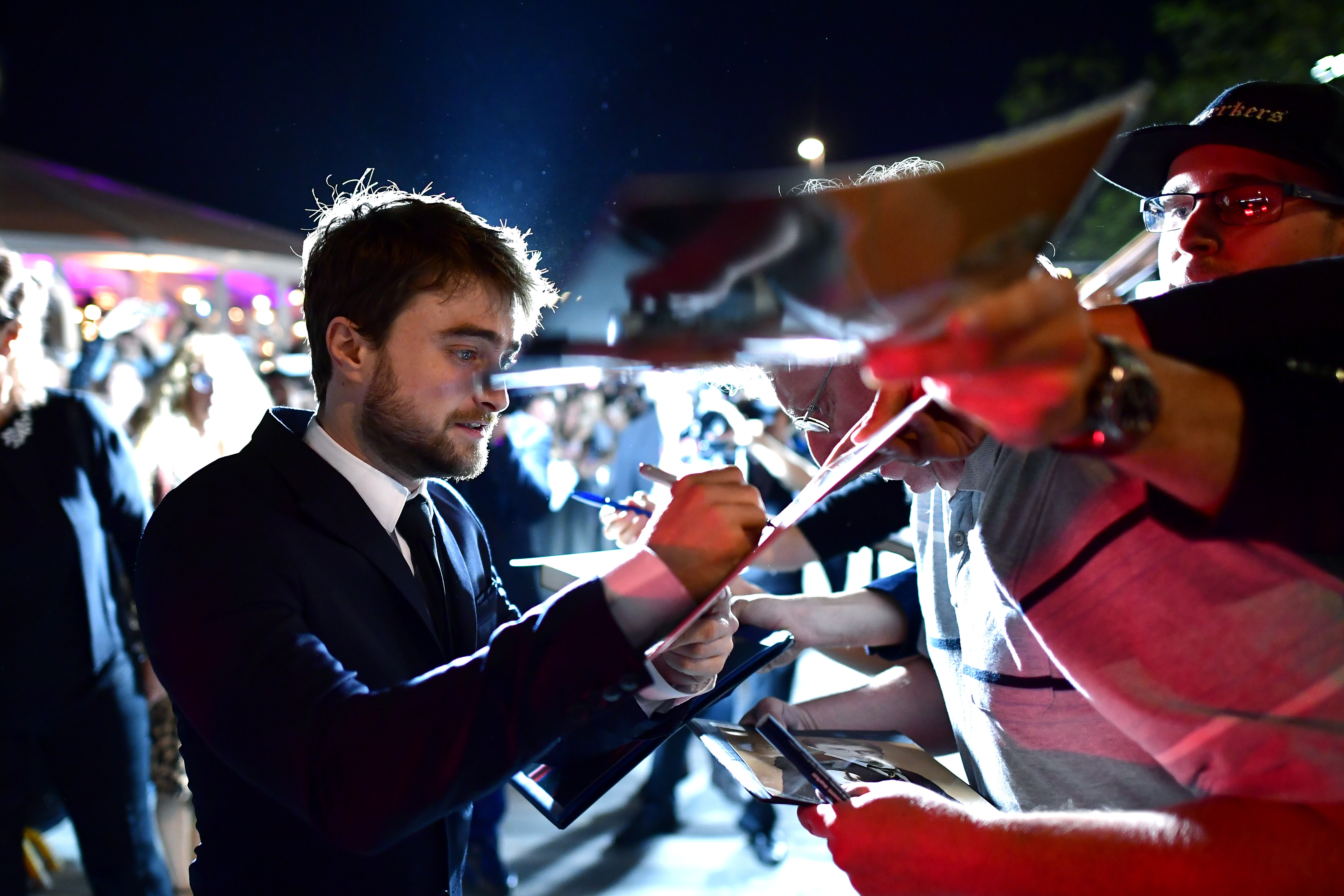 A castigat zeci de milioane de dolari din Harry Potter, dar a surprins pe toata lumea! Ce a facut Daniel Radcliffe cu banii