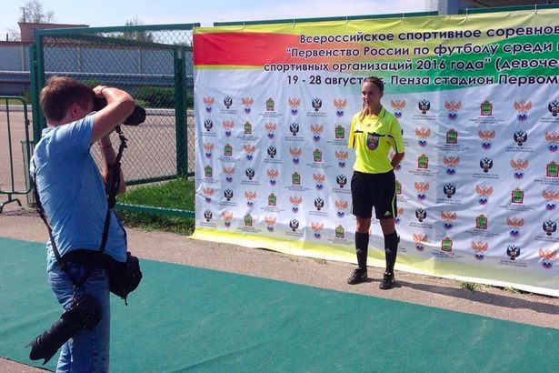 In viata de zi cu zi este arbitru de fotbal, dar pe Instagram pozeaza ca un model. Cum arata rusoaica de 21 de ani