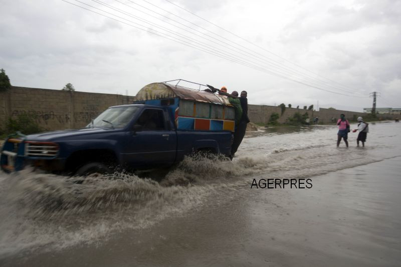 Un mort si un disparut, dupa ce Uraganul Matthew a lovit zona Caraibelor. "Este teribil, e un dezastru total". GALERIE FOTO