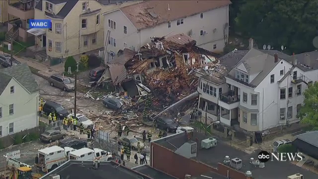 Explozie puternica in New Jersey: doua case au fost distruse si alte 15, avariate. Zece pompieri, transportati la spital