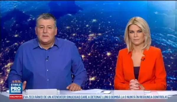 Un motociclist a oprit circulatia pe o strada ca sa ajute o batrana sa traverseze. Reactia politistilor la vederea inaginilor