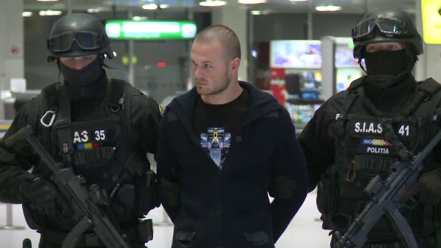 Barbatul care a lovit mortal doi copii in Galati, apoi a fugit, a fost adus sub escorta in Romania. "Imi pare rau"