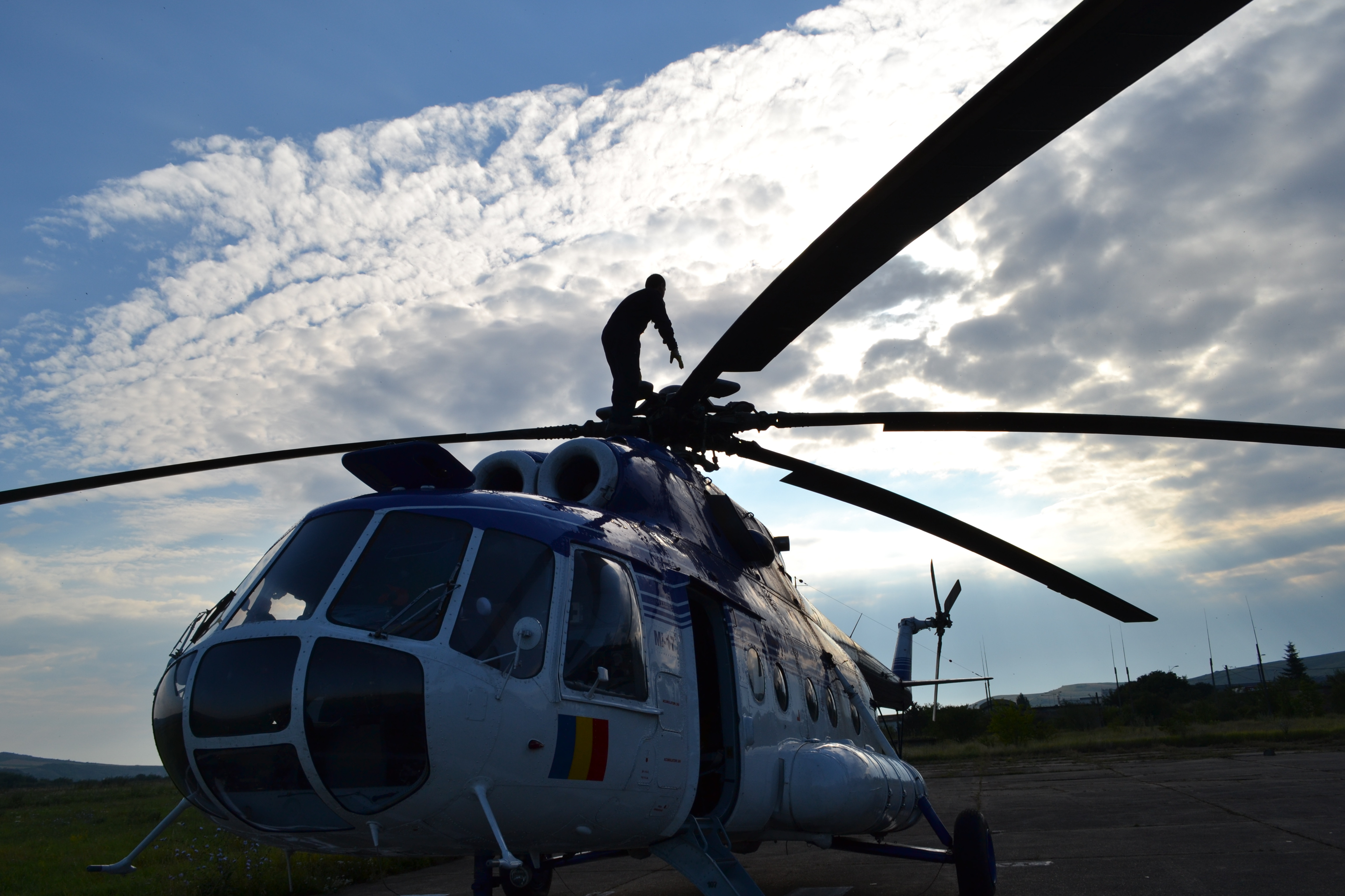 Unitatea Speciala de Aviatie Cluj-Napoca angajeaza ofiter si subofiter pe logistica din sursa externa