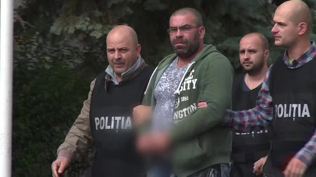 Sapte adolescente din Ploiesti, violate dupa ce au fost ademenite cu plimbari cu o masina scumpa. Cine este suspectul