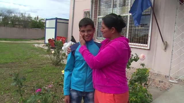 La 13 ani sufera de leucemie, iar parintii lui n-au bani nici macar de analize. Ajutorul de care are nevoie Gabriel