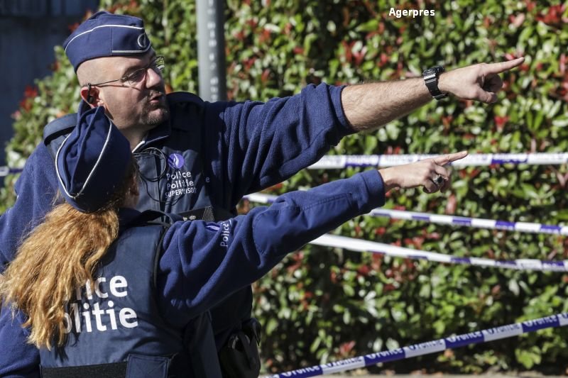 Politisti injunghiati in Belgia