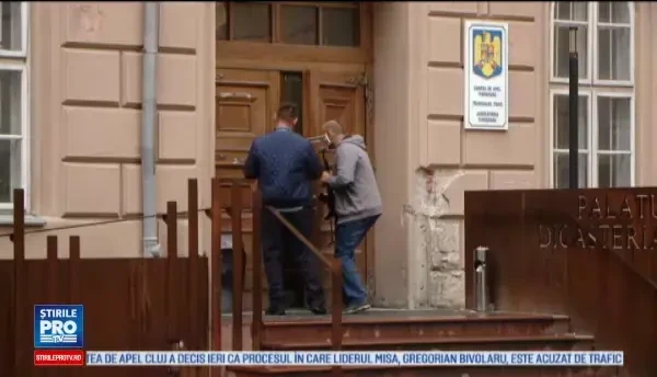 Mai multe persoane luate ostatice la Palatul Dicasterial din Timisoara, in cadrul unei simulari a jandarmilor. Cum a decurs