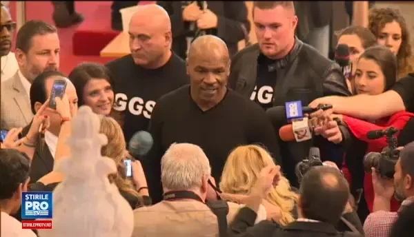 Vizita a lui Mike Tyson in Parlamentul Romaniei. Cum l-a sabotat Tariceanu si reactia boxerului cand a vazut Casa Poporului