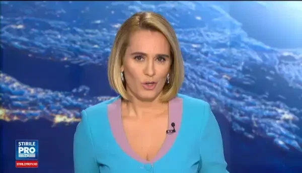 A ramas blocata la etajul 12 al unei cladiri. Ce s-a intamplat cu pisica in timpul operatiunii de salvare