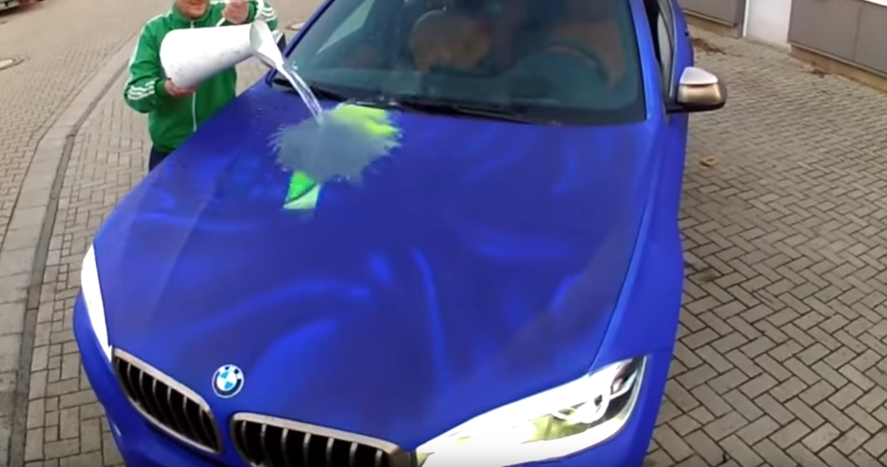 Ce se intampla cu aceasta masina atunci cand torni apa pe ea | VIDEO