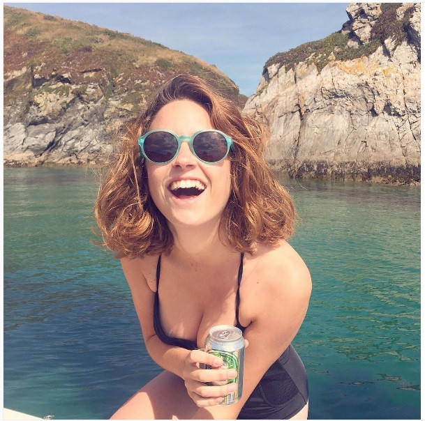 Poza pe Instagram ca o vedeta, dar nimic nu era real. Secretul pe care-l ascundea o tanara de 25 de ani din Franta