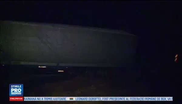 Situatie bizara pe o sosea din Cluj. Motivul pentru care un TIR care venea din Ucraina a blocat toata noaptea un drum