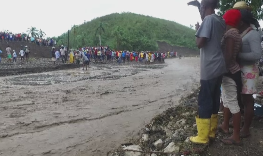 Trei state din SUA se pregatesc sa infrunte cel mai puternic uragan din ultimii 118 ani. 842 morti provocate de "Matthew"