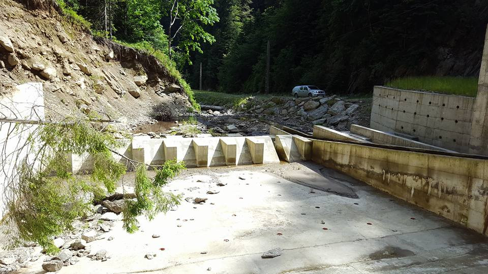 Secarea raurilor, o afacere in care au intrat "baieti destepti", ministri si biserici. "Noi nu trebuie sa facem bani?"