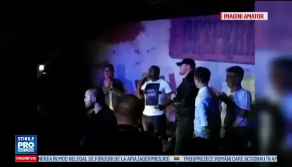 Mike Tyson, la o petrecere intr-un club din Bucuresti. Ii plac in continuare fetele frumoase, dar are o retinere