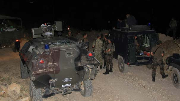 Doi atentatori sinucigasi s-au aruncat in aer langa Ankara atunci cand politia i-a incercuit. Autoritatile dau vina pe kurzi