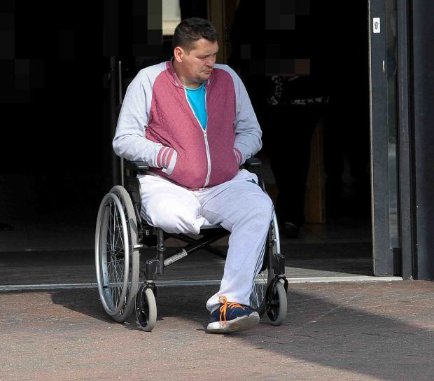 Lipsa unui picior nu l-a impiedicat sa incalce legea. Ce a facut un barbat in scaunul cu rotile pentru a se razbuna